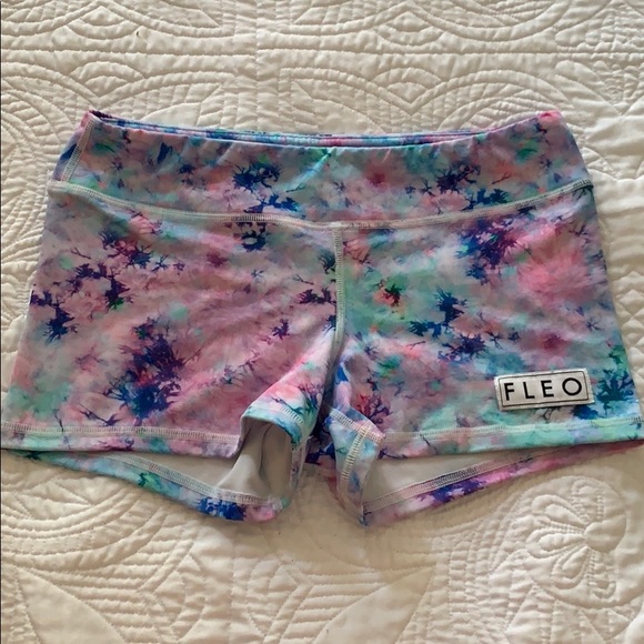 Fleo Pants - Fleo shorts size medium